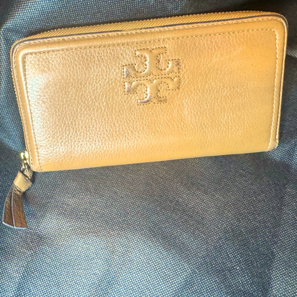 Tory Burch Continental Wallet Thea Zip Pebbled Leather Logo Embossed Tory Burch - Picture 9 of 9